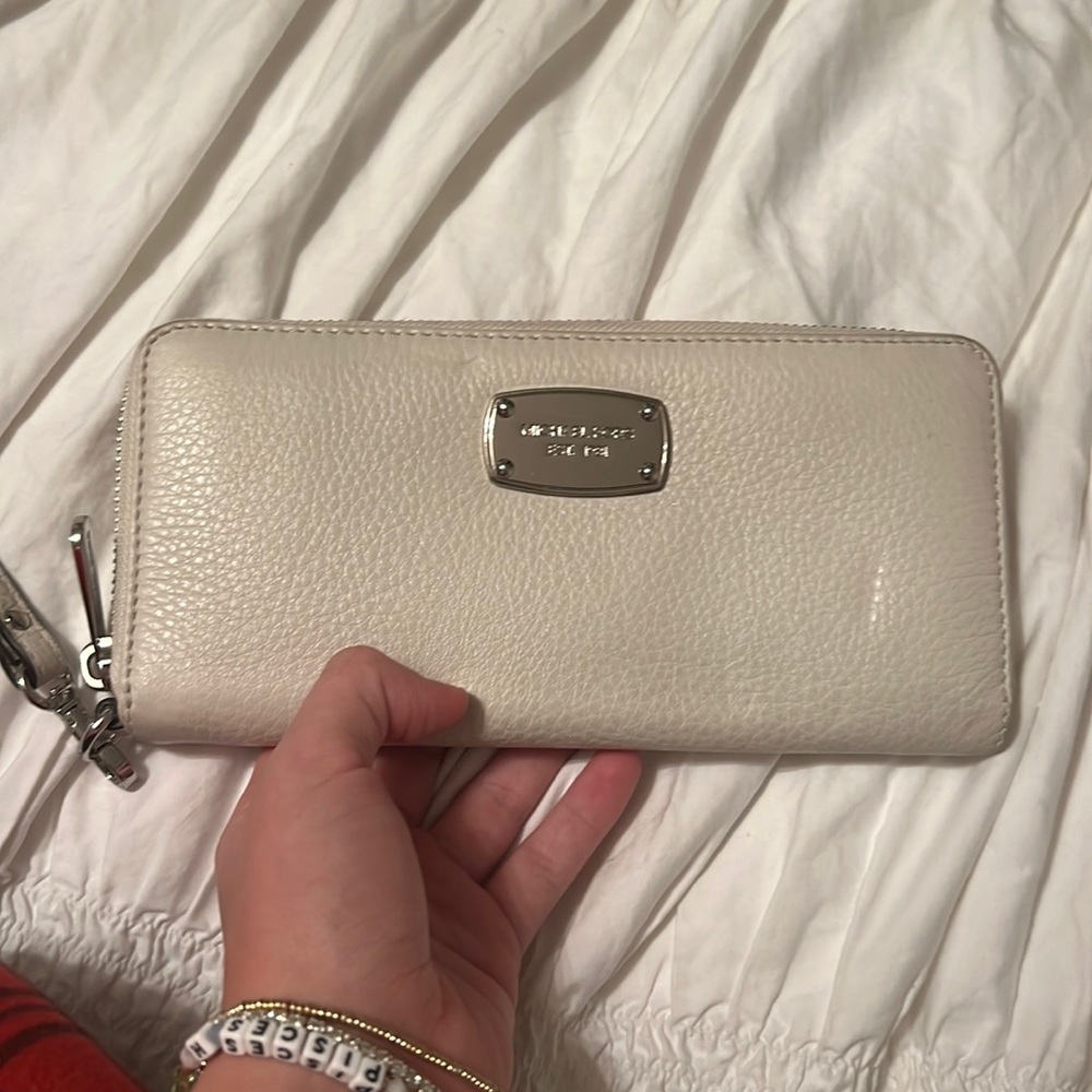 Micheal Kors White Wrist Bag